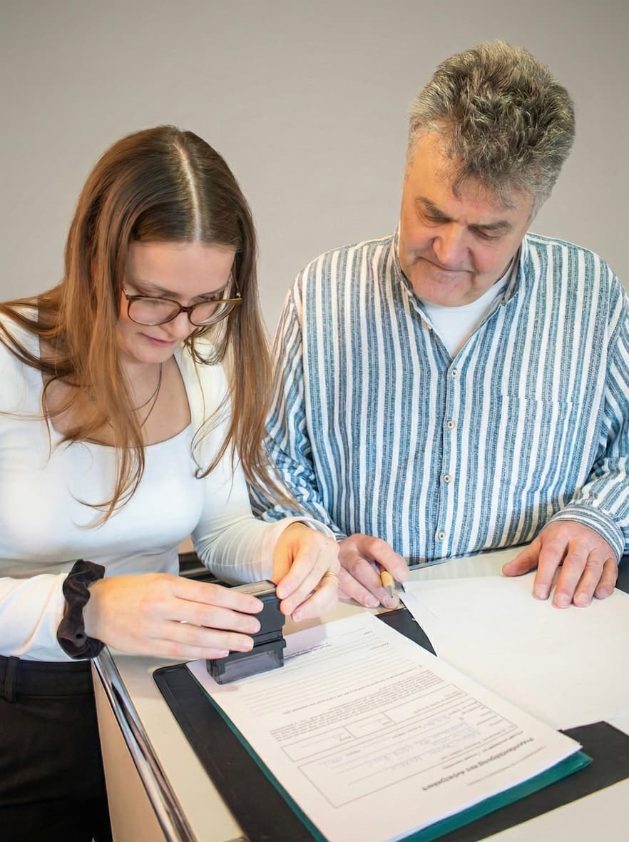 Roger und Antonia bei der Arbeit